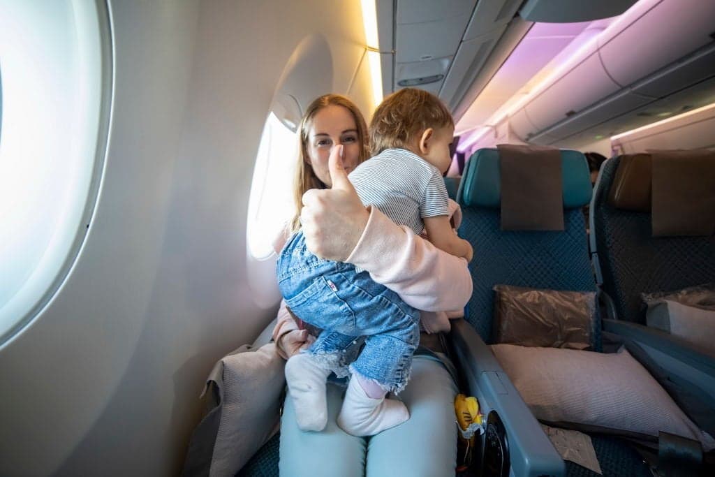 Utilisation d'un siège auto dans un avion Comment installer un siège auto dans un avion Conseils pour voyager en avion avec un bébé et un siège auto Avantages de l'utilisation d'un siège auto dans un avion Assurer la sécurité de bébé dans un avion