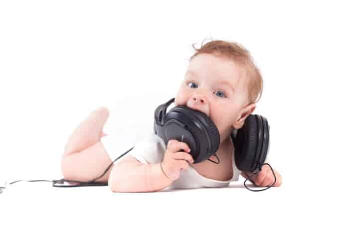 Bruits blancs bébé : L’allié magique du sommeil paisible