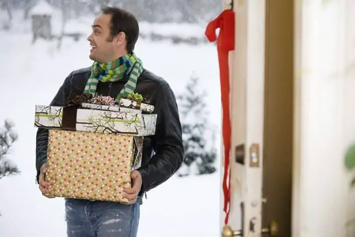 14 Idées de cadeaux de naissance pour un futur papa